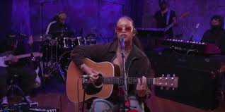 H.E.R. sings, "I Can't Breathe" live performance